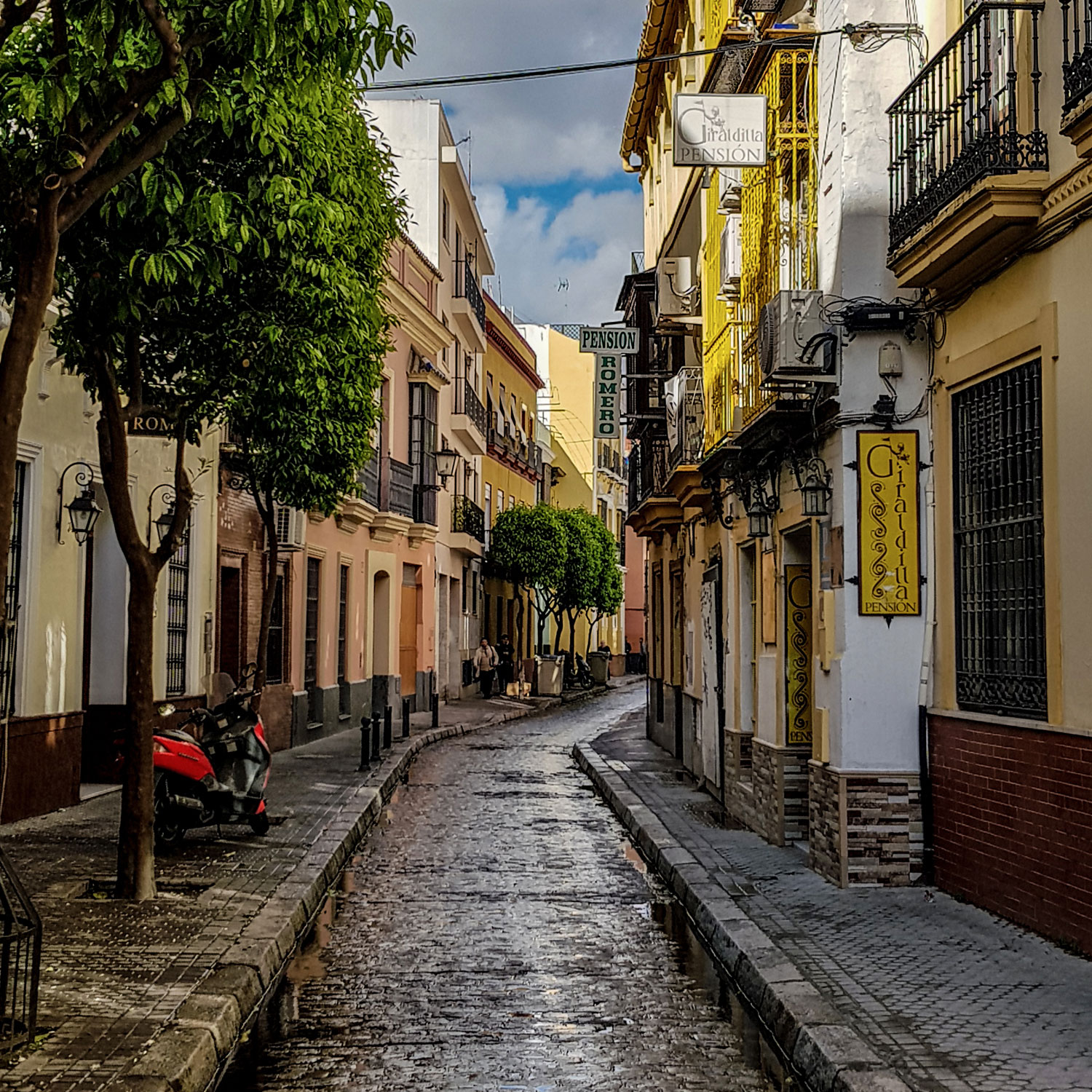 Mit Dem Minibus C5 Durch Die Altstadt Von Sevilla Linie 5